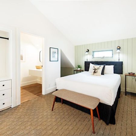 Waterton Glacier Suites Eksteriør bilde