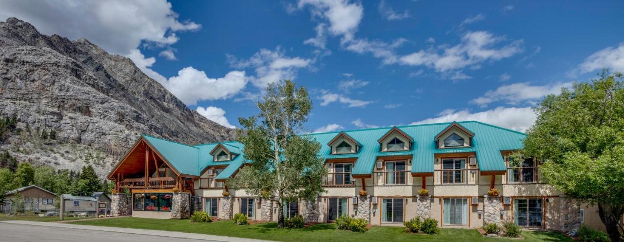 Waterton Glacier Suites Eksteriør bilde