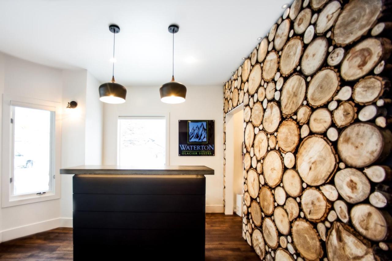 Waterton Glacier Suites Eksteriør bilde