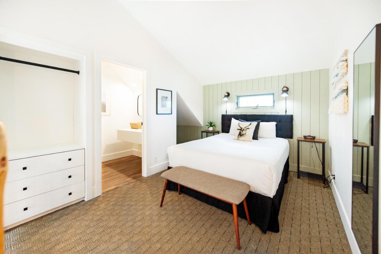 Waterton Glacier Suites Eksteriør bilde