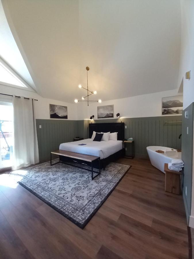 Waterton Glacier Suites Eksteriør bilde