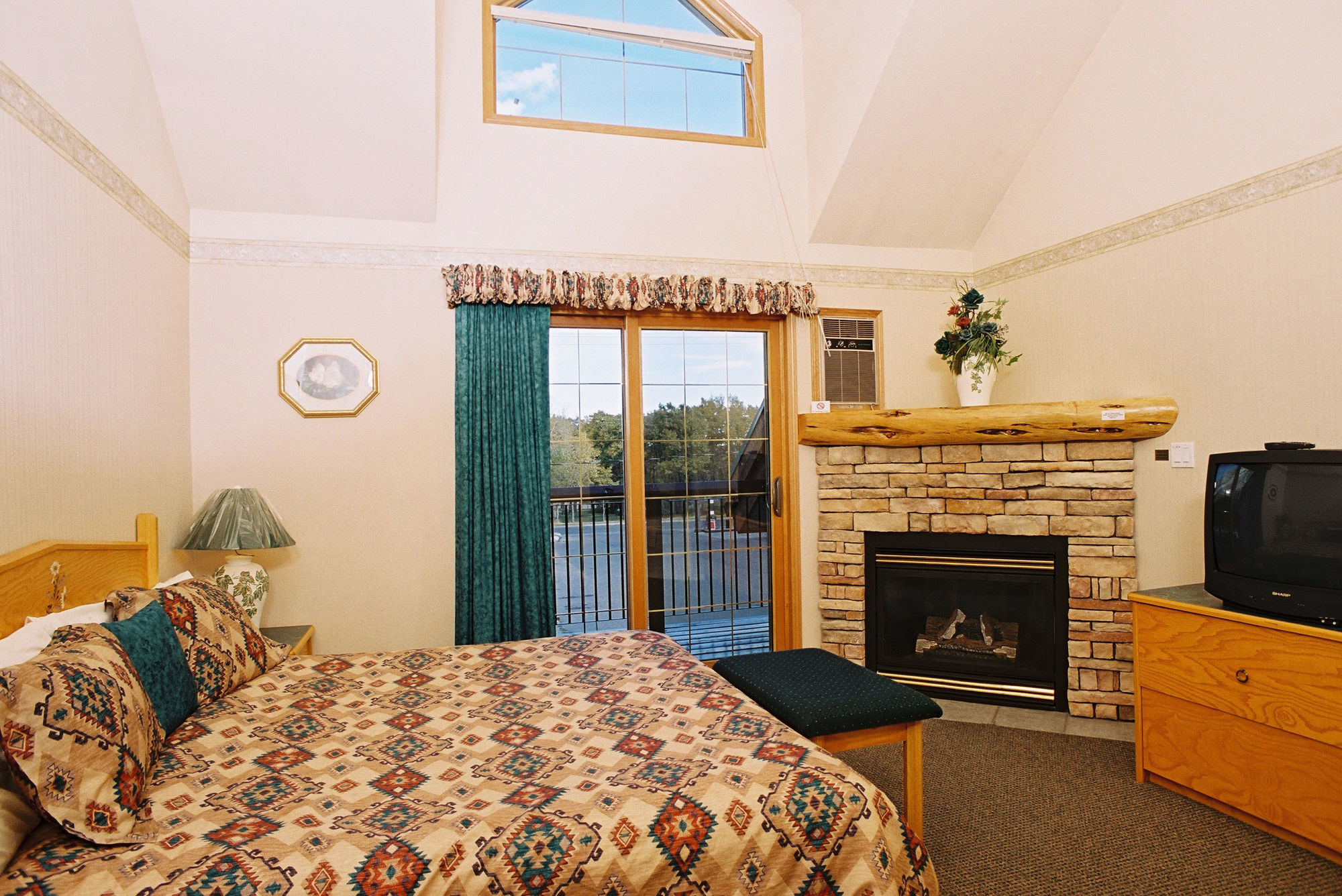 Waterton Glacier Suites Eksteriør bilde