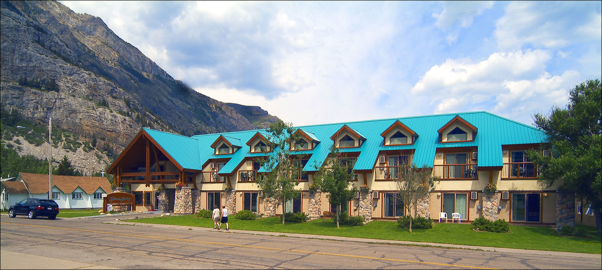 Waterton Glacier Suites Eksteriør bilde