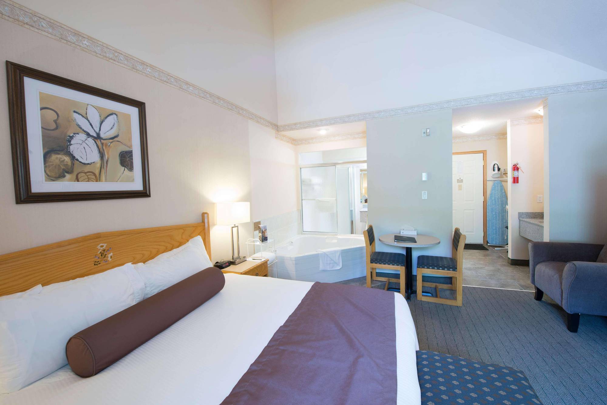 Waterton Glacier Suites Eksteriør bilde